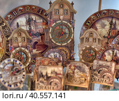 Souvenirs with a view of famous Prague clock (2015 год). Редакционное фото, фотограф Анна Кривицкая / Фотобанк Лори