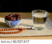 The first meal, Muslim fast Eid al, Uraza. Стоковое фото, фотограф Ирина Кононова / Фотобанк Лори