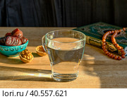 First water and meal, Muslim fast Eid al, Uraza. Стоковое фото, фотограф Ирина Кононова / Фотобанк Лори