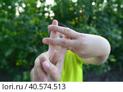 Boy shows sign gesture prison bars outdoors. Стоковое фото, фотограф Володина Ольга / Фотобанк Лори