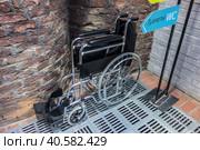 Инвалидная коляска в общественном туалете. Folded wheelchair. Public toilet. Стоковое фото, фотограф Iva Noel / Фотобанк Лори