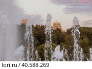 Light and music fountain on a summer evening. Natural Museum-reserve "Tsaritsyno". Fountain in Tsaritsyno Park. (2023 год). Редакционное фото, фотограф Photojuli / Фотобанк Лори