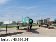 Волгоградская область, Средняя Ахтуба, Россия. Боевой самолёт, учебный двухместный реактивный истребитель МИГ-21У, на территории музея, военная авиация (2023 год). Редакционное фото, фотограф Андрей Цыганков / Фотобанк Лори