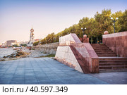 Храм Петра и Февронии, Черное море, набережная Адмирала Серебрякова, Краснодарский край, Новороссийск (2022 год). Стоковое фото, фотограф Baturina Yuliya / Фотобанк Лори
