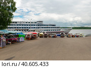 Теплоход Феликс Дзержинский  у причала города Мышкин (2022 год). Редакционное фото, фотограф Pukhov K / Фотобанк Лори