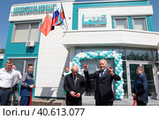 Директор Балашихинского 345 механического завода Рустам Мухтарович Гатауллин на открытии новой проходной завода (2023 год). Редакционное фото, фотограф Дмитрий Неумоин / Фотобанк Лори