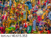 Christmas decoration shop in Graz, Styria, Austria (2018 год). Редакционное фото, фотограф Анна Кривицкая / Фотобанк Лори