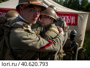 Солдаты в форме ударного полка русской, царской армии времен Первой мировой войны (1914 -1917 годов) во время построения на фестивале "Времена и эпохи" в городе Москве, Россия (2023 год). Редакционное фото, фотограф Николай Винокуров / Фотобанк Лори
