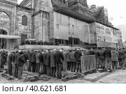 Muslim performing Friday prayers on the streets of Istanbul (2018 год). Редакционное фото, фотограф Анна Кривицкая / Фотобанк Лори
