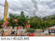 Wat Khao Chong Pran Temple for people pray to buddha and look Hundred Million Bats from Khao Chong Pran Cave (2018 год). Редакционное фото, фотограф Анна Кривицкая / Фотобанк Лори