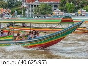 Tourists boats on Chao Phraya river, , Thailand. Bangkok City is nicknamed Asian Venice. (2018 год). Редакционное фото, фотограф Анна Кривицкая / Фотобанк Лори