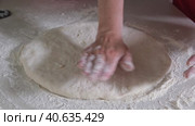 Close up baker hands rolling fresh dough. Woman cooking traditional ossetian pie. Стоковое видео, видеограф Оксана Гильман / Фотобанк Лори