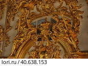 Gold stucco on the walls of the palace (2012 год). Редакционное фото, фотограф Анна Кривицкая / Фотобанк Лори