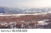 Горный Алтай зимой: Катунский хребет. Вид с воздуха. Altai mountains in winter: Katunsky ridge. Aerial view. Стоковое видео, видеограф Евгений Романов / Фотобанк Лори