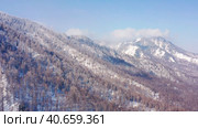 Горный Алтай зимой: Катунский хребет. Вид с воздуха. Altai mountains in winter: Katunsky ridge. Aerial view. Стоковое видео, видеограф Евгений Романов / Фотобанк Лори