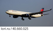 Delta Air Lines Airbus A330-302 landing at Barcelona Airport (2020 год). Редакционное фото, фотограф Яков Филимонов / Фотобанк Лори