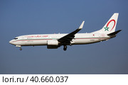 Royal Air Maroc aircraft on final approach to El Prat Airport (2020 год). Редакционное фото, фотограф Яков Филимонов / Фотобанк Лори