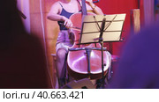 Woman playing cello on stage in bar. Стоковое видео, видеограф Константин Шишкин / Фотобанк Лори