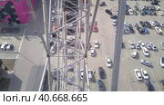 The design of the damn wheel on top in the amusement park. Стоковое видео, видеограф Variyy / Фотобанк Лори