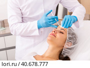 Female client during face mesotherapy. Стоковое фото, фотограф Яков Филимонов / Фотобанк Лори