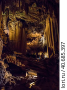 Stalactites and stalagmites in Luray Caverns, Virginia, USA (2016 год). Стоковое фото, фотограф Анна Кривицкая / Фотобанк Лори