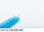 contact lens on finger. Стоковое фото, фотограф Сергей Толмачёв / Фотобанк Лори