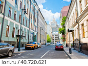 Вид на здание Министерства Иностранных Дел. Летний солнечный день. Москва. Россия (2023 год). Редакционное фото, фотограф E. O. / Фотобанк Лори