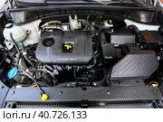 Hyundai Tucson engine (2023 год). Редакционное фото, фотограф Art Konovalov / Фотобанк Лори