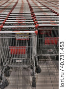 Russia, St. Petersburg, 10,12,2014 Empty carts for products in the supermarket. Редакционное фото, фотограф Анна Кривицкая / Фотобанк Лори