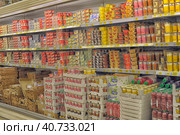 Yoghurts and puddings in a supermarket (2014 год). Редакционное фото, фотограф Анна Кривицкая / Фотобанк Лори