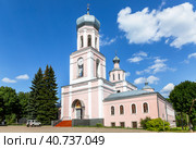 Валдай. Троицкий собор (1744 г.) в летний солнечный день (2022 год). Редакционное фото, фотограф FotograFF / Фотобанк Лори