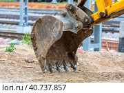 The powerful bucket of a construction excavator. Стоковое фото, фотограф Юрий Поздников / Фотобанк Лори