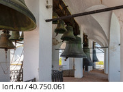 Колокола звонницы Успнского собора Ростовского кремля.  Ростов Великий, Ярославская область, Россия. Золотое кольцо (2023 год). Редакционное фото, фотограф Pukhov K / Фотобанк Лори