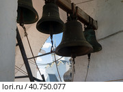 Колокола звонницы Успнского собора Ростовского кремля.  Ростов Великий, Ярославская область, Россия. Золотое кольцо (2023 год). Редакционное фото, фотограф Pukhov K / Фотобанк Лори