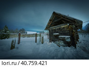Деревянная избушка зимой. Стоковое фото, фотограф Юрий Щукин / Фотобанк Лори