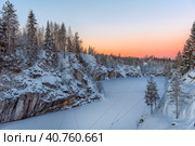 Marble kanyon in Ruskeala, Karelia in winter. Стоковое фото, фотограф Анна Кривицкая / Фотобанк Лори