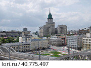 Москва. Вид со смотровой площадки Казанского вокзала на высотное здание на площади Красных Ворот (Садовая-Спасская улица, 21/1) (2023 год). Редакционное фото, фотограф Илюхина Наталья / Фотобанк Лори