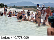 19,07,2015 Turkey, Denizli, tourists in Pamukkale. Редакционное фото, фотограф Анна Кривицкая / Фотобанк Лори