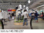 07/15/2016, USA, NEW YORK CITY: inside of Old Navy store in New York. Old Navy is an American clothing and accessories retailer owned by American multinational corporation Gap Inc. Редакционное фото, фотограф Анна Кривицкая / Фотобанк Лори