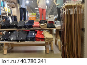 07/15/2016, USA, NEW YORK CITY: inside of Old Navy store in New York. Old Navy is an American clothing and accessories retailer owned by American multinational corporation Gap Inc. Редакционное фото, фотограф Анна Кривицкая / Фотобанк Лори