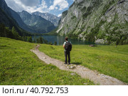 Man with backpack on hiking trail enjoying Hinterer Gosausee, Salzkammergut. Austria. Стоковое фото, фотограф Igor Tichonow / Фотобанк Лори
