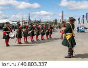 Международный военно-технический форум "Армия-2021". КВЦ "Патриот". Военные реконструкторы в старинной форме Лейб-гвардии Преображенского полка на построении. Редакционное фото, фотограф Наталья Николаева / Фотобанк Лори