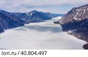 Горный Алтай зимой: Телецкое озеро. Вид с воздуха. Altai mountains in winter: Teletskoye lake. Aerial view. Стоковое видео, видеограф Евгений Романов / Фотобанк Лори