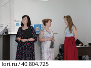 Открытие выставки  Валентины Спивак "Райский сад" в Балашихе (2023 год). Редакционное фото, фотограф Дмитрий Неумоин / Фотобанк Лори