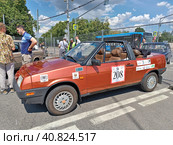 Москва. Городской фестиваль "Ретрорейс" на Воробьевых горах. Lada кабриолет "Лада Наташа" (2023 год). Редакционное фото, фотограф Илюхина Наталья / Фотобанк Лори