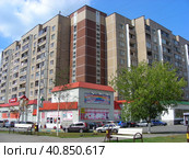 Девятиэтажный пятиподъездный панельный жилой дом, типовой серии П-46М. Построен в 1994 году. Пронская улица, 8/4. Район Выхино-Жулебино. Город Москва (2011 год). Редакционное фото, фотограф lana1501 / Фотобанк Лори