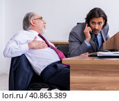 Male employee suffering from heart attack in the office. Стоковое фото, фотограф Elnur / Фотобанк Лори