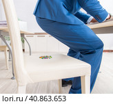 Office prank with sharp thumbtacks on chair. Стоковое фото, фотограф Elnur / Фотобанк Лори