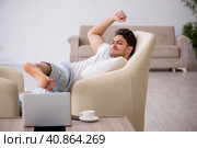 Young man starting day at home. Стоковое фото, фотограф Elnur / Фотобанк Лори
