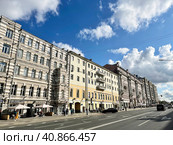Москва, Страстной бульвар летним ясным днем. Доходные дома конца 19 века (2021 год). Редакционное фото, фотограф Овчинникова Ирина / Фотобанк Лори